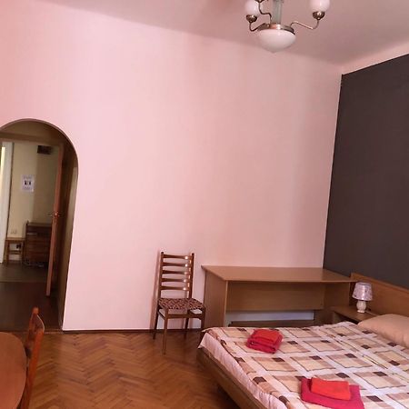Apartment On Svobody Avenue Lviv Eksteriør billede