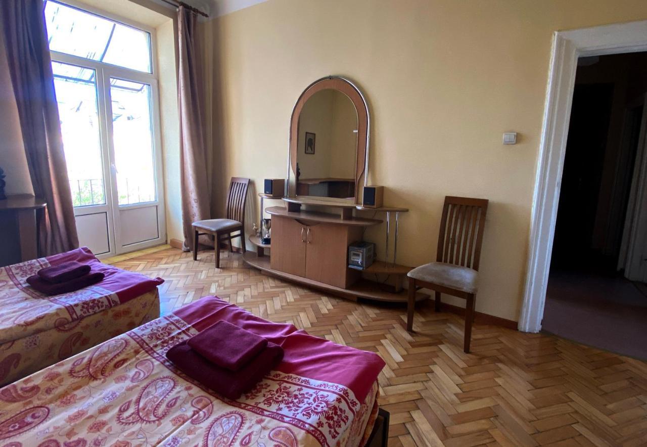 Apartment On Svobody Avenue Lviv Eksteriør billede